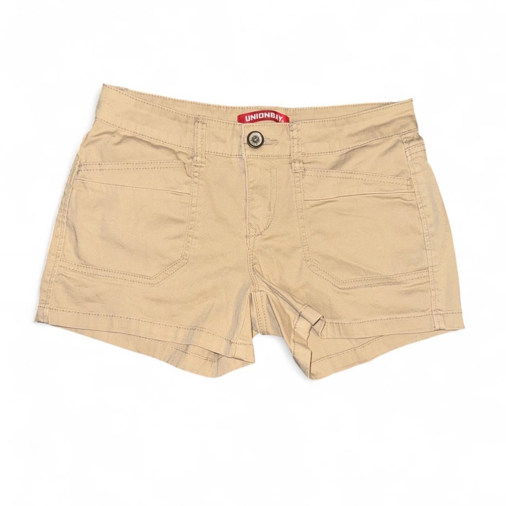 y2k early 2000’s vibes Union Bay tan cargo shorts
size 5 // size 27